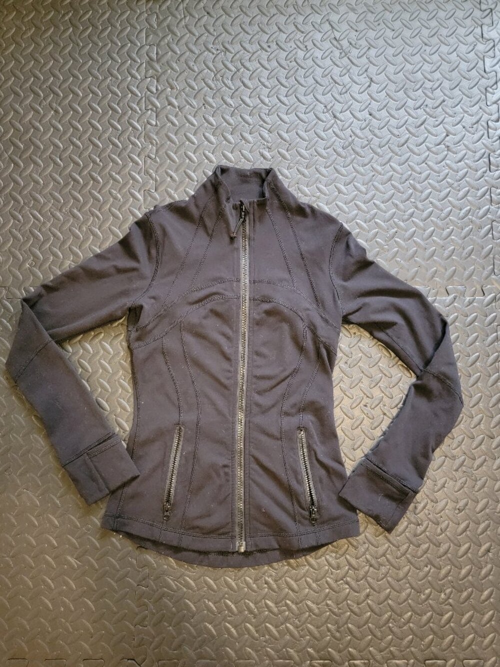 lululemon Women's Devine Zip-up Black Jacket, Long Sleeves, Pockets, Size 4 Used